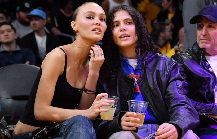 Lily-Rose Depp fait de rares commentaires sur sa relation avec sa petite amie 070 Shake