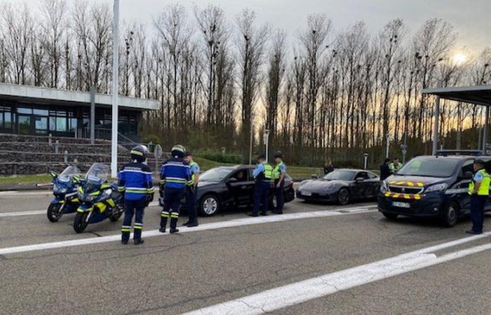 Accélérant à 200 km/h alors qu’il conduisait une épave, le conducteur rentrait chez lui à pied sans son permis