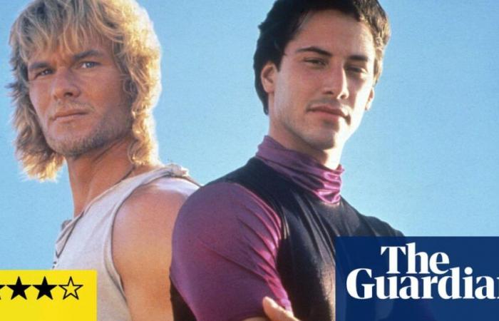 Revue Point Break – Keanu et Swayze surfent sur les vagues avec un style bizarre et sautillant de genre