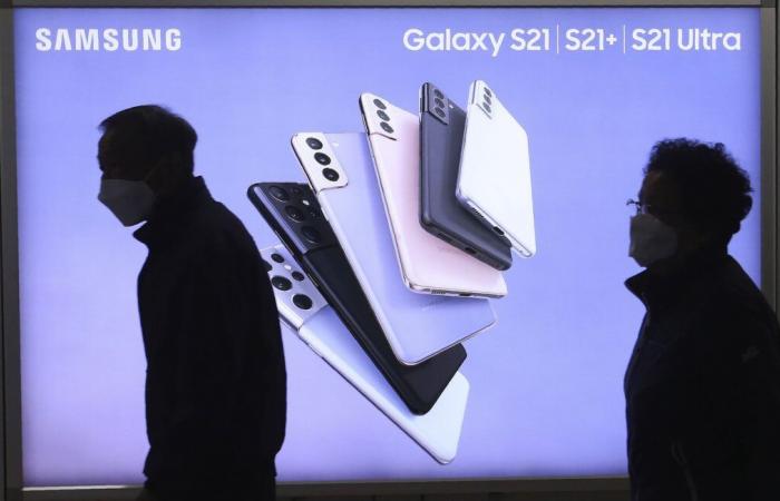 Samsung va continuer à remplacer les écrans des smartphones concernés par l’apparition d’une étrange ligne verte