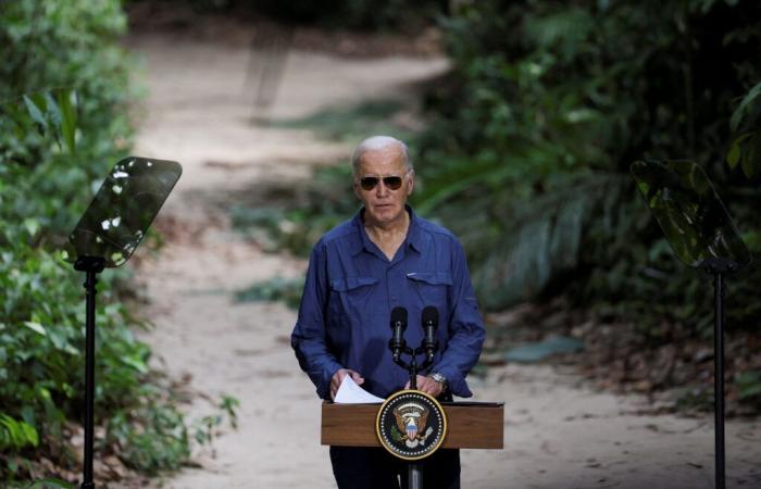 Lunettes d’aviateur et rangers, Joe Biden se fait passer pour Indiana Jones dans la jungle amazonienne