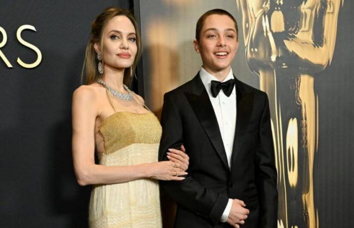 Angelina Jolie foule le tapis rouge avec son fils Knox, qui ressemble étrangement à son père Brad Pitt