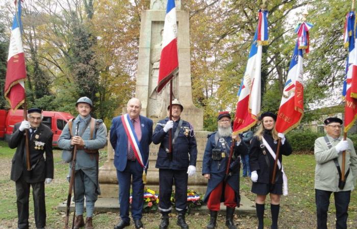 Deux vrais faux Poilus étaient présents pour célébrer l’Armistice dans l’Eure