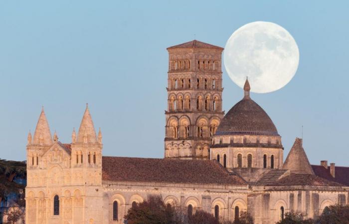 C’était la dernière super Lune de l’année : voici la magnifique image du photographe charentais Pascal Dulac