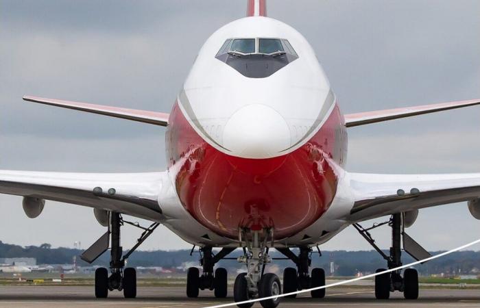 un avion insolite s’arrête à l’aéroport de Toulouse