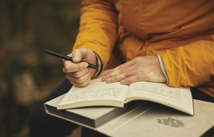 Il découvre que le gentil ami de la famille était un ancien SS et révèle tout dans un livre.