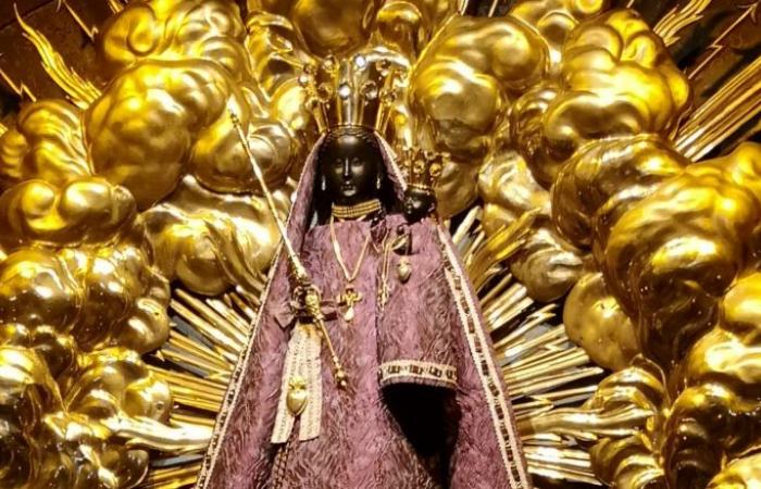 Une adolescente arrache les vêtements de la Vierge noire d’Einsiedeln – Portail catholique suisse