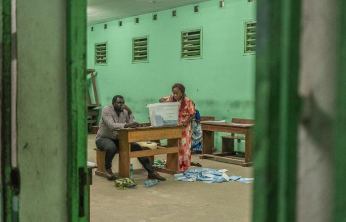 victoire massive du « oui » au référendum sur la nouvelle Constitution