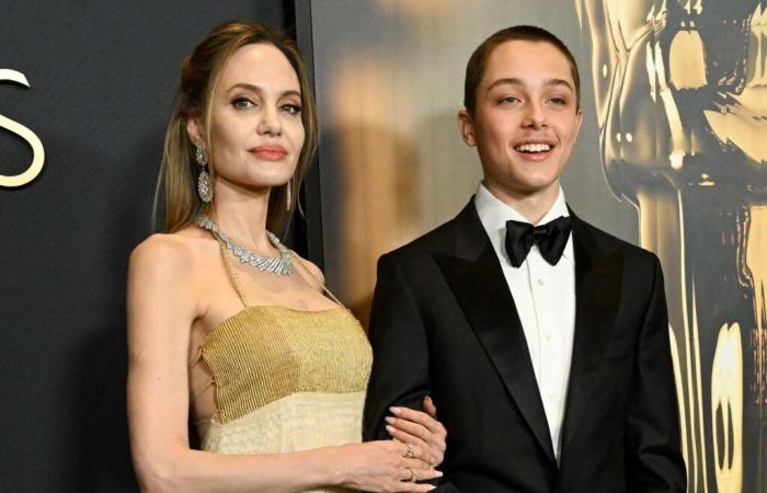 Angelina Jolie pose avec son fils Knox, 16 ans, dans une rare apparition sur le tapis rouge