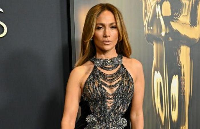 J.Lo porte une robe transparente Zuhair Murad aux Governors Awards 2024