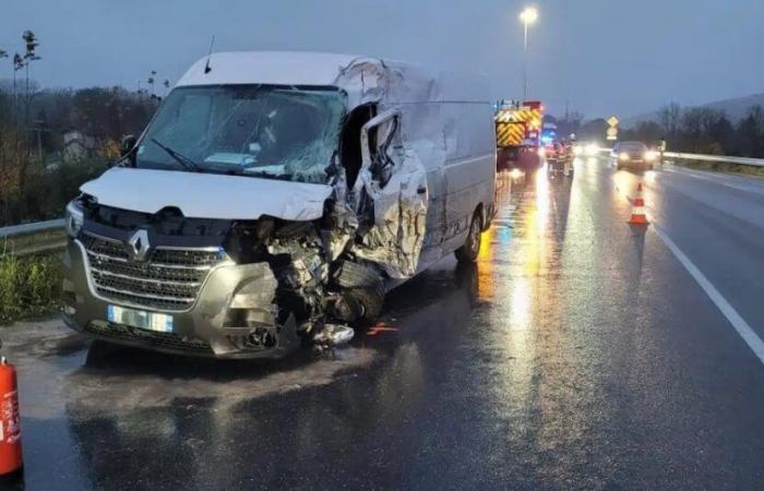 Collision spectaculaire entre un poids lourd et un fourgon sur la RD 520