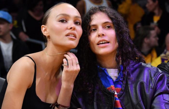 Lily-Rose Depp partage un rare aperçu de sa romance avec sa petite amie 070 Shake