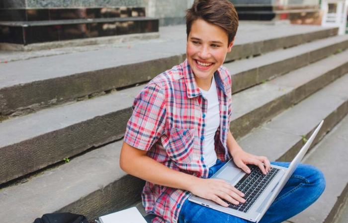 Des ordinateurs reconditionnés offerts aux collégiens de la Somme