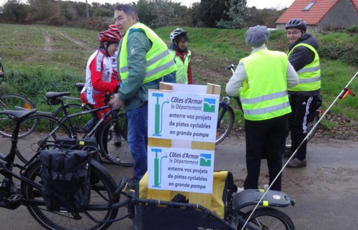 dans les Côtes-d’Armor, 280 cyclistes mobilisés contre le Département