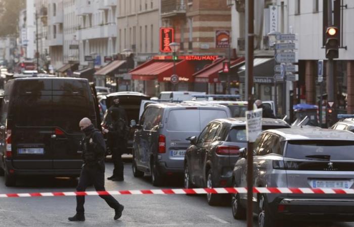 le suspect voit sa garde à vue révoquée et est hospitalisé sous la contrainte