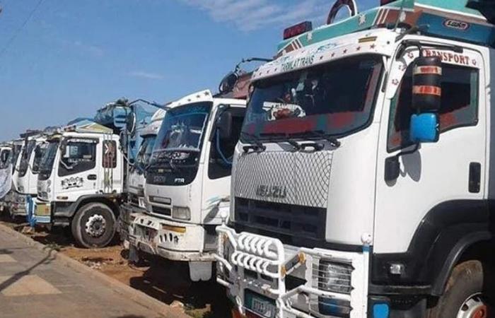 Les habitants du quartier Yasmine à Skhirat présentent une pétition de protestation contre le bruit des camions.”