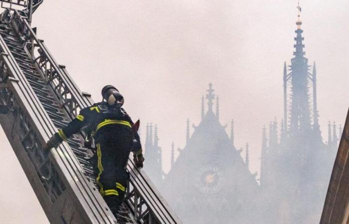 EN IMAGES – Un incendie ravage un immeuble du centre historique de Metz