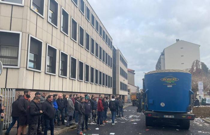 les agriculteurs de Haute Loire expriment leur colère au Puy-en-Velay (vidéo)