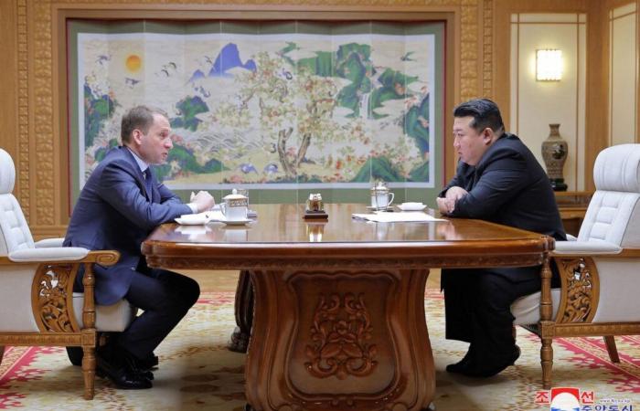 Kim Jong-un rencontre le ministre russe des Ressources naturelles