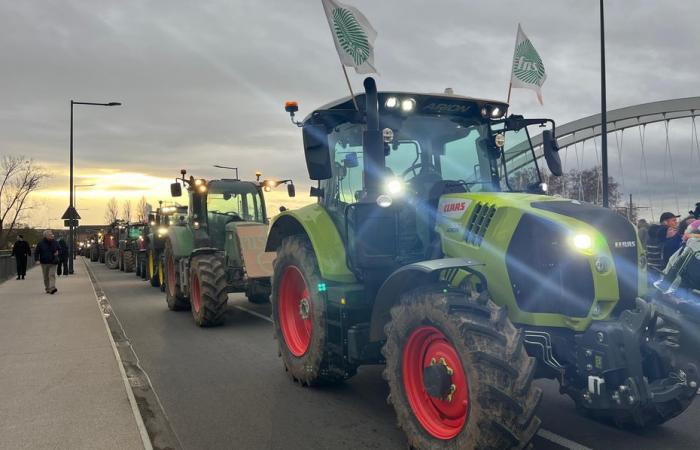 le Pont de l’Europe entre la France et l’Allemagne paralysé par 300 tracteurs