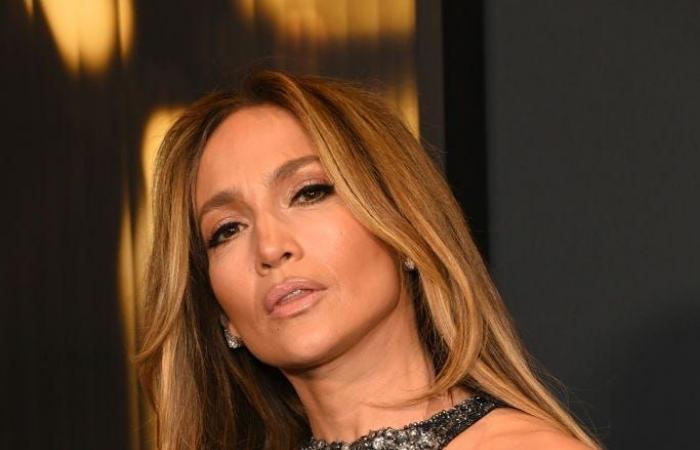 J.Lo porte une robe transparente Zuhair Murad aux Governors Awards 2024