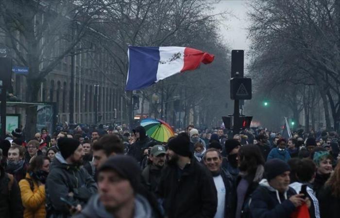 Large soutien français aux réformes sociales et énergétiques LFI (enquête)