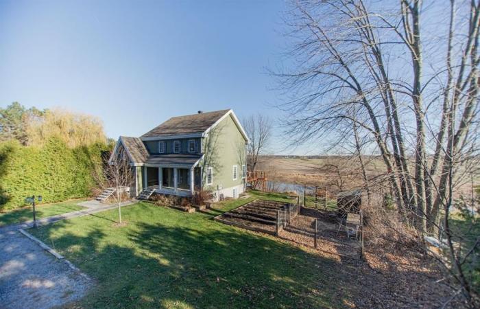 Élégant cottage bordant un plan d’eau dans un contexte de tranquillité champêtre