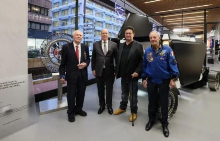 Venturi Space qui accueille le commandant de la mission Apollo 15 à Monaco, de bon augure pour toucher la Lune