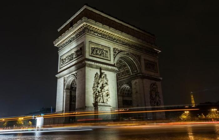 l’homme qui menaçait les passants avec un couteau près des Champs-Élysées transféré en psychiatrie