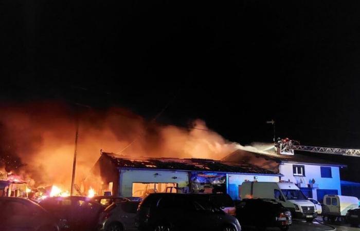 Meuse. Un garage automobile entièrement détruit par un violent incendie à Froidos