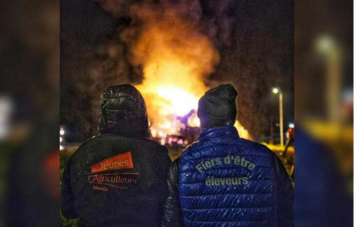 pourquoi de nombreux ronds-points étaient en feu la nuit dernière