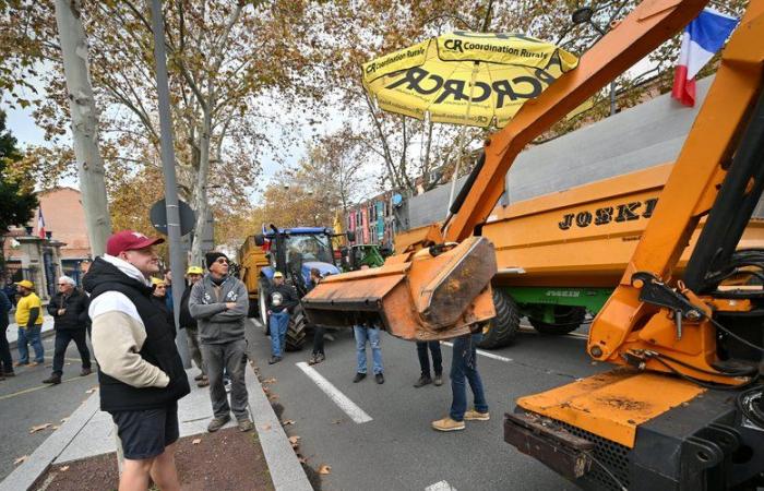 Les tracteurs de la Coordination rurale bloquent le centre d’Albi