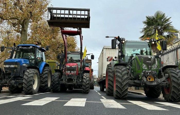 DIRECT – Les tracteurs de la Coordination rurale de Dordogne sont devant la préfecture de Périgueux