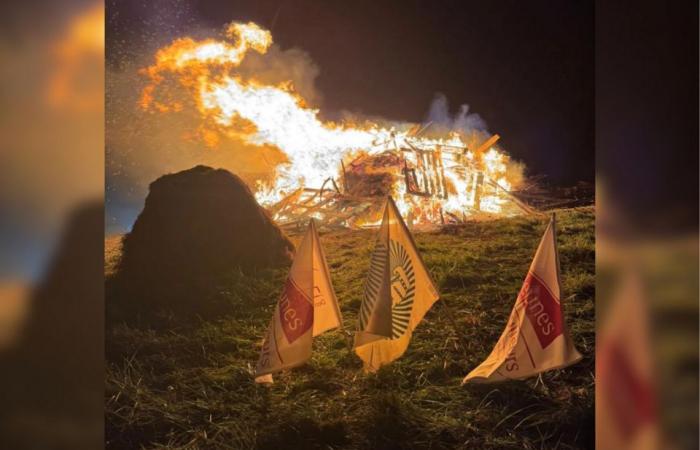 pourquoi de nombreux ronds-points étaient en feu la nuit dernière