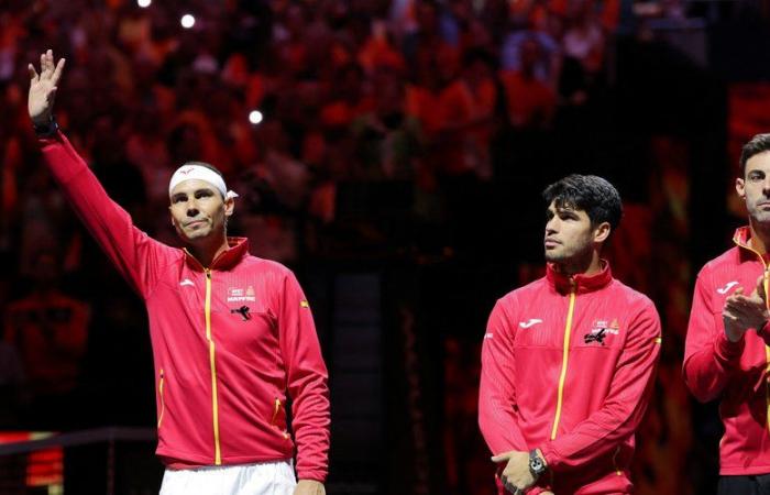 le champion bouleversé pendant l’hymne espagnol avant son match de Coupe Davis