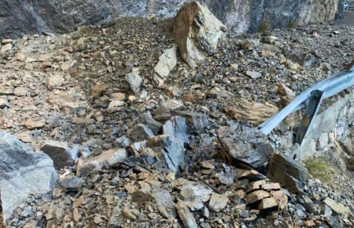 Un morceau de falaise s’effondre en Valais. La coupure de la route Sierre – Zinal