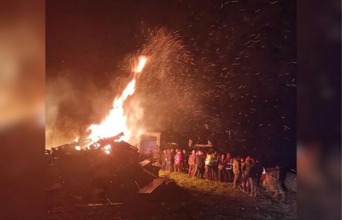 pourquoi de nombreux ronds-points étaient en feu la nuit dernière