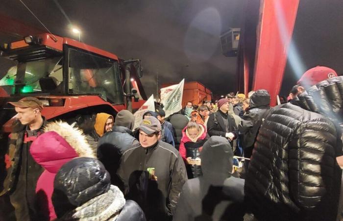 Panneaux démolis, blocages, faux radars… la mobilisation monte en puissance