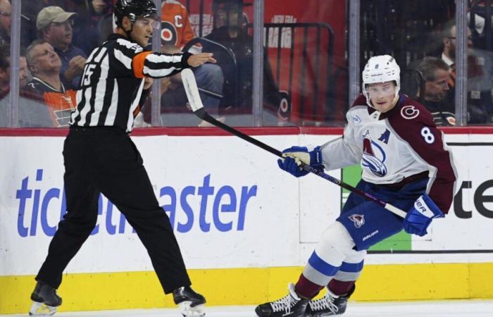 Makar marque 2 buts pour permettre au Colorado de battre les Flyers 3-2 dans un match gâché par un arbitre blessé