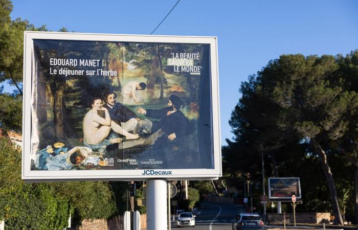 des tableaux de grands peintres remplacent les panneaux publicitaires dans les villes