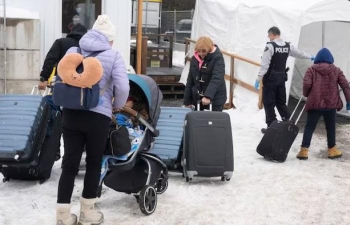 Le chef présumé d’un réseau de trafic de migrants reçoit un nouveau passeport canadien