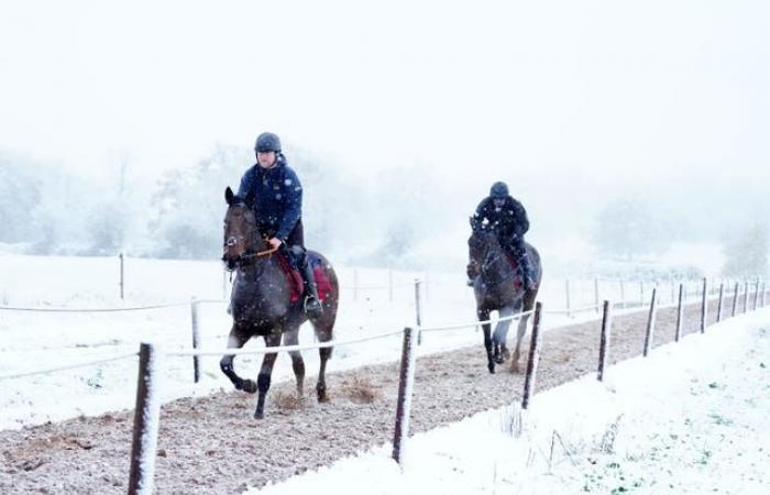 Le Royaume-Uni frissonne alors que le temps neigeux arrive