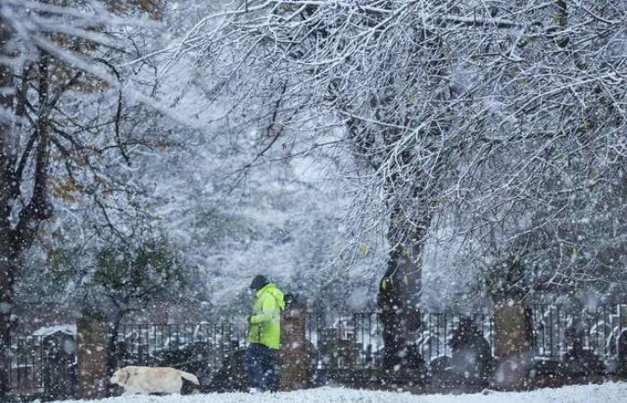 Le Royaume-Uni frissonne alors que le temps neigeux arrive