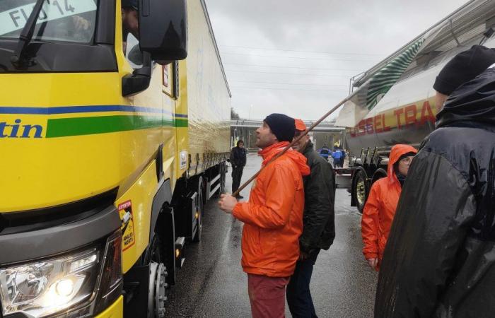 Oise. Des agriculteurs contrôlent les camions sur les autoroutes et vérifient l’origine des produits agroalimentaires