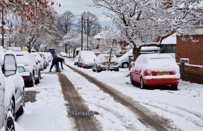 Voici les mises à jour dont vous avez besoin et toutes vos photos d’une journée de neige soudaine à Sheffield.