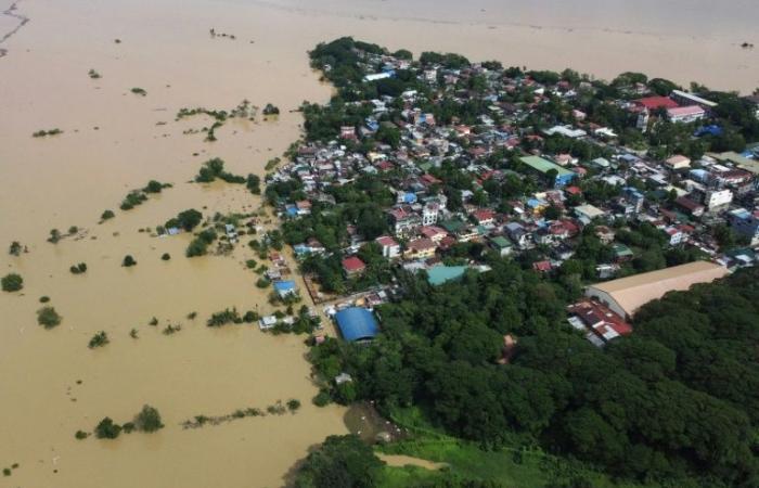 des milliers de maisons inondées lors des inondations liées au typhon Man-yi