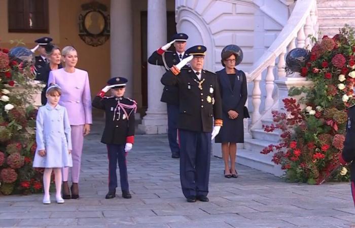 Le Prince Albert II décore la force publique en présence de l’ensemble des Grimaldi réunis pour la fête nationale 2024