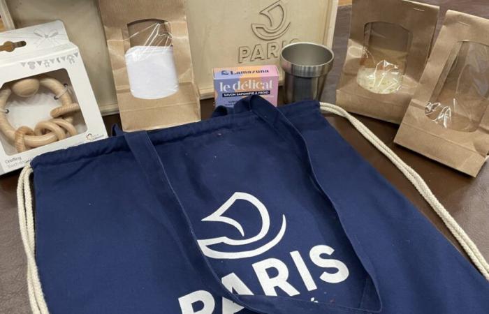 Hochet en bois, savon solide… Un kit anti-plastique sera offert par la mairie de Paris aux nouveaux parents