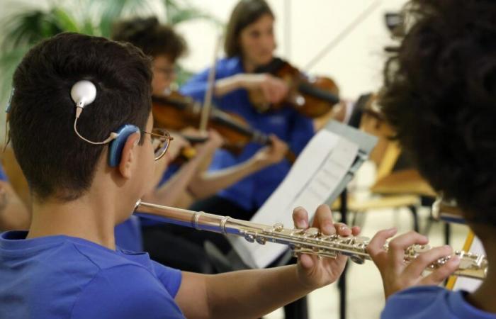 L’incroyable aventure de jeunes musiciens marseillais sourds dans un orchestre unique et pionnier