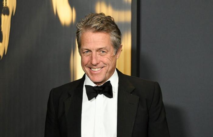 Hugh Grant, 64 ans, dit qu’il a eu ses 5 enfants “beaucoup trop vieux dans la vie”